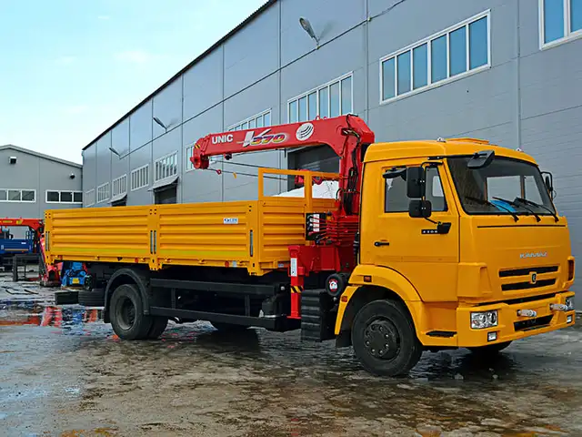 КАМАЗ 4308 бортовой с КМУ UNIC UR-V 373