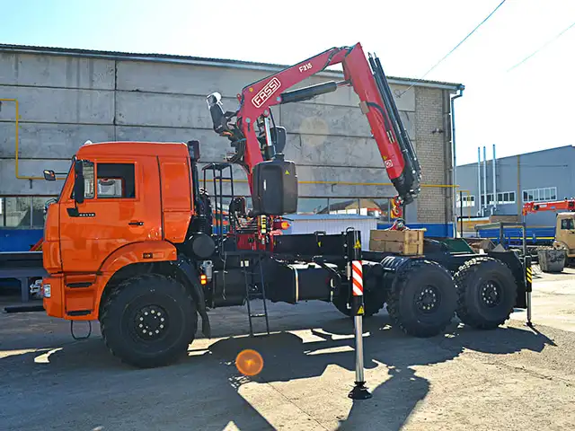 КАМАЗ 43118 тягач с КМУ Fassi F215A.0.22