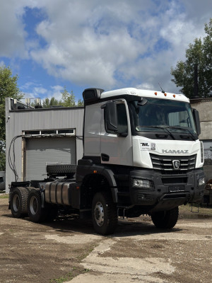 Тягач КАМАЗ 65955-0040792-СА
